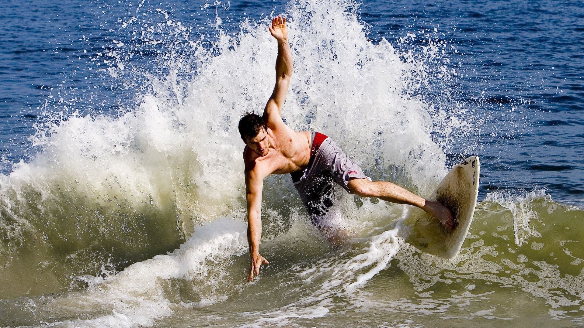 kering.com-电竞内容全产业链布局：从赛事、直播到文化衍生品的多元拓展，何为电竞产业